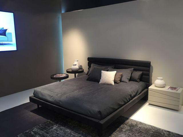 รูปภาพ:http://cdn.decoist.com/wp-content/uploads/2017/01/Exquisite-modern-bedroom-with-bed-in-black-and-a-comfy-headboard.jpg