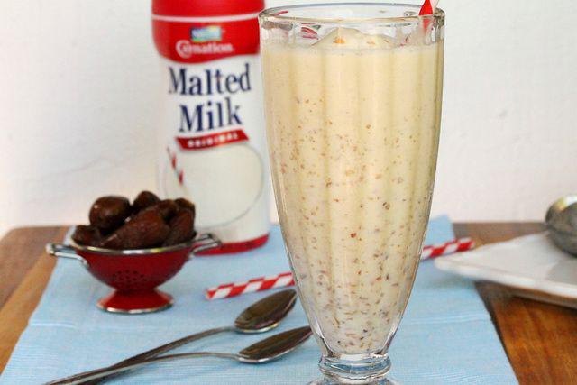 รูปภาพ:http://couponclippingcook.com/wp-content/uploads/2012/05/8-Malted-Milk-Date-Shake.jpg