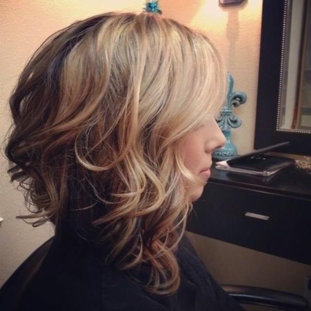 รูปภาพ:http://pophaircuts.com/images/2014/10/Stylish-Ombre-Hairstyle-for-Wavy-Hair-Medium-Length-Haircuts-2015.jpg