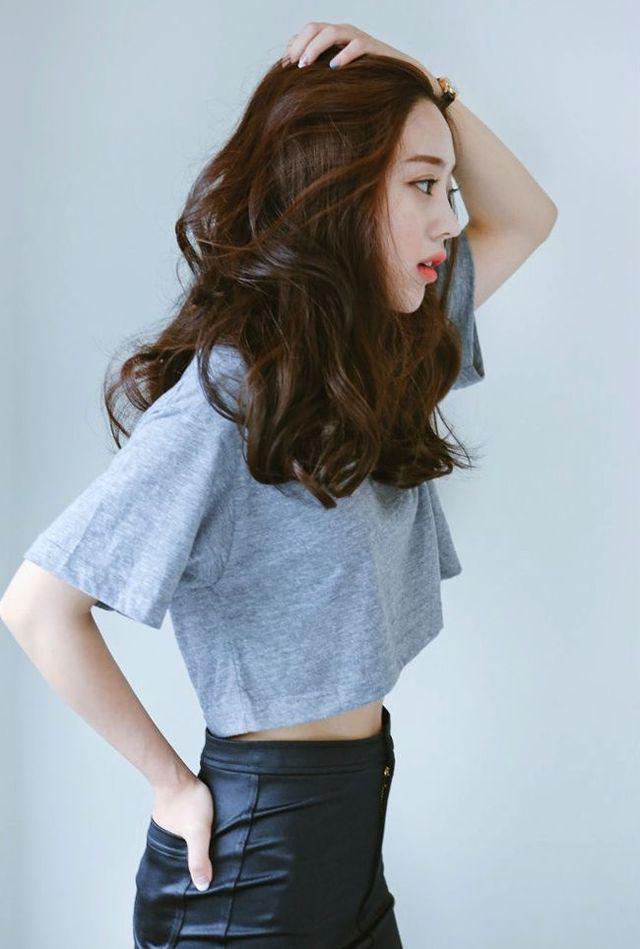 รูปภาพ:http://www.prettydesigns.com/wp-content/uploads/2014/10/Long-Wavy-Hair-for-Asian-Hairstyles.jpg