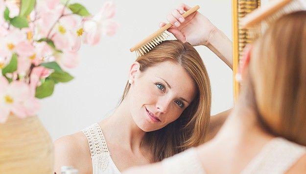 รูปภาพ:https://s.blogcdn.com/www.stylelist.com/media/2013/10/woman-brushing-hair-625km101013.jpg