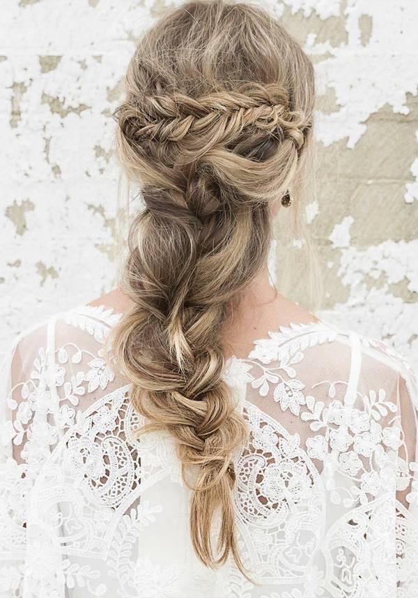 รูปภาพ:http://www.himisspuff.com/wp-content/uploads/2017/01/Long-Wedding-Hairstyles-via-Vanessa-Barney-hair-8.jpg