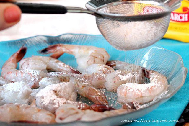 รูปภาพ:http://www.couponclippingcook.com/wp-content/uploads/2015/02/7-corn-starch-on-shrimp.jpg