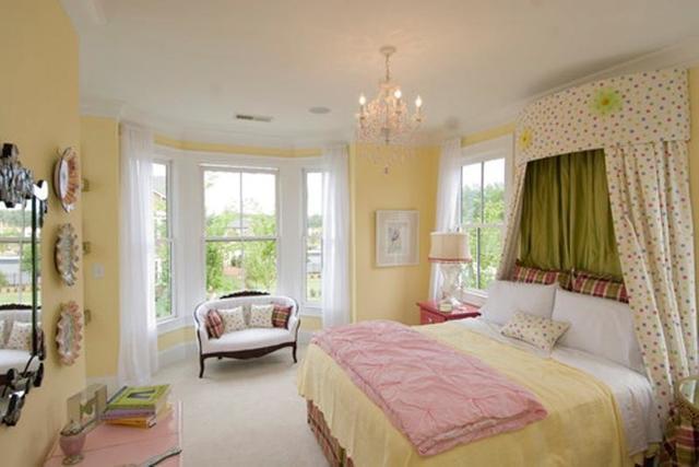 รูปภาพ:http://rilane.com/images/2016146/elegant-pastel-yellow-bedroom.jpg