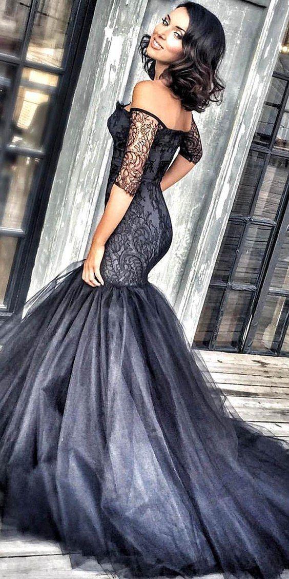 รูปภาพ:http://www.himisspuff.com/wp-content/uploads/2016/03/Kate-S-off-shoulder-black-mermaid-wedding-dress.jpg