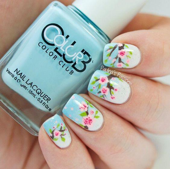 รูปภาพ:http://www.prettydesigns.com/wp-content/uploads/2017/01/Blue-Nails-with-Flowers.jpg