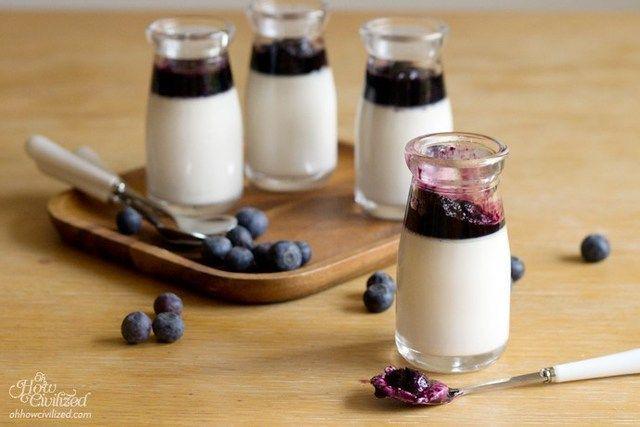 รูปภาพ:https://i1.wp.com/www.ohhowcivilized.com/wp-content/uploads/2013/04/0413_jasmine_panna_cotta_blueberry_syrup_1-1.jpg?w=690