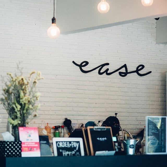 ตัวอย่าง ภาพหน้าปก:ทำงานก็ได้ พักผ่อนก็ดี ที่ 'Ease Cafe & Co-Working Space' อารีย์ 