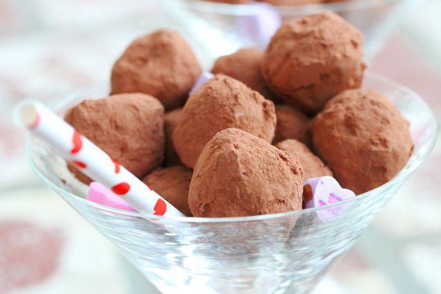 รูปภาพ:http://www.couponclippingcook.com/wp-content/uploads/2013/01/3-Coffee-and-Orange-Chocolate-Truffles.jpg