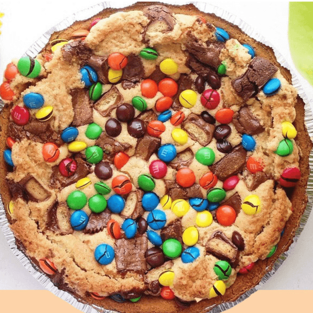 ตัวอย่าง ภาพหน้าปก:'Candy Bar Cookie Pie' พายรวมขนมหวานสีสันสดใสรสชาติสุดฟิน!!