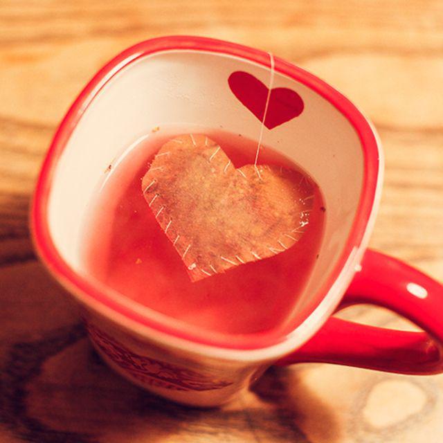 ภาพประกอบบทความ DIY 'Heart Shaped Tea Bags' ถุงชารูปหัวใจมุ้งมิ้ง ฟรุ้งฟริ้งไม่เหมือนใคร