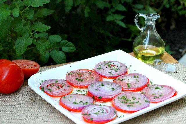 รูปภาพ:http://www.couponclippingcook.com/wp-content/uploads/2011/10/13-parsley-onion-tomatoes.jpg