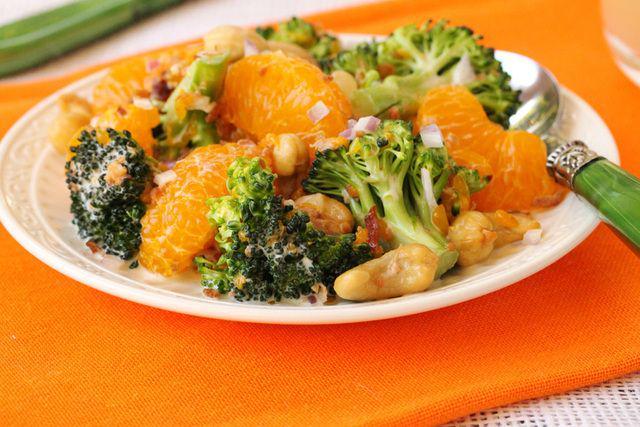 รูปภาพ:http://couponclippingcook.com/wp-content/uploads/2012/04/8-Broccoli-and-Mandarin-Orange-Salad.jpg