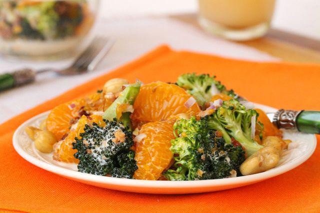 รูปภาพ:http://couponclippingcook.com/wp-content/uploads/2012/04/18-Broccoli-and-Mandarin-Orange-Salad.jpg