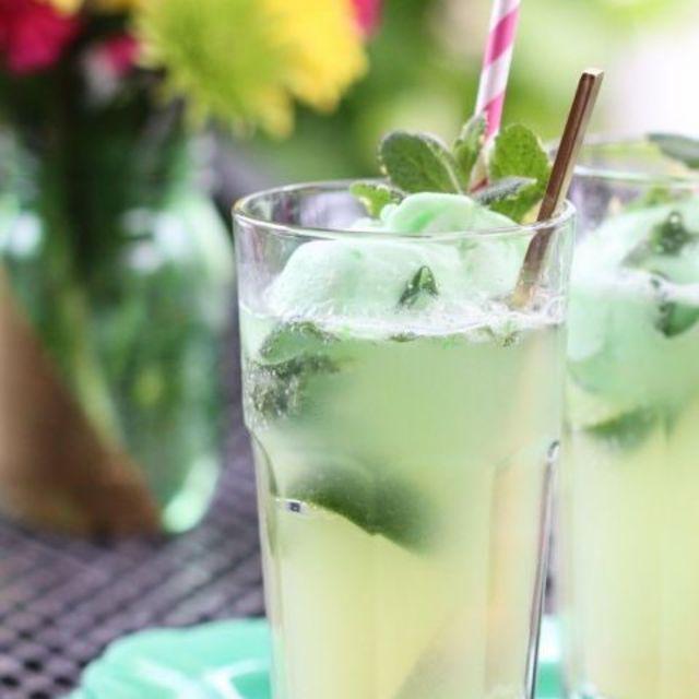 ภาพประกอบบทความ 10 เมนู "Green Drinks" ที่สาวคนไหนรักสีเขียว ต้องลอง! 