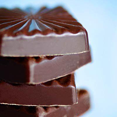 รูปภาพ:http://cdn-img.health.com/sites/default/files/styles/400x400/public/migration/img/web/2013/07/slides/superfoods-heart-chocolate-400x400.jpg?itok=ioONGeW9