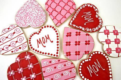 รูปภาพ:http://theartofthecookie.com/wp-content/uploads/2011/05/Mom-Heart-Cookies.jpg