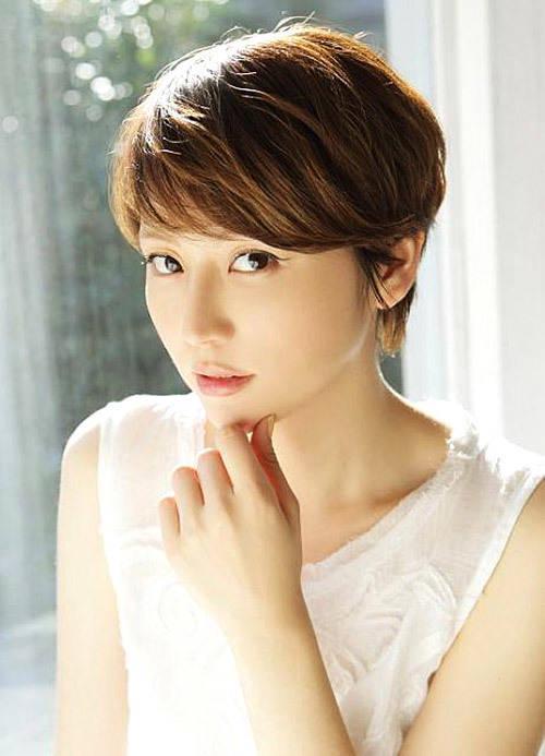 รูปภาพ:http://www.short-haircut.com/wp-content/uploads/2013/02/Cute-japanese-hairstyles-for-short-hair.jpg