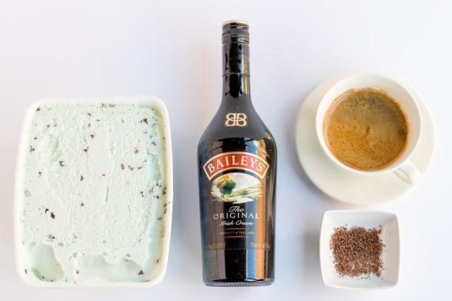 รูปภาพ:https://images.britcdn.com/wp-content/uploads/2017/02/Irish-Cream-Affogato-with-Mint-Choc-Chip-Ice-Cream-Ingredients.jpg?fit=max&w=800