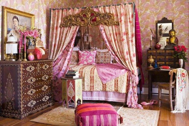 รูปภาพ:http://cdn.decoist.com/wp-content/uploads/2017/02/Pink-four-poster-bed-as-one-piece-of-the-boho-mosaic.jpeg