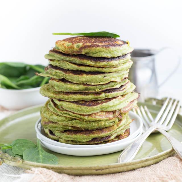 ภาพประกอบบทความ Spinach Pancakes สูตรแพนเค้กสีเขียวแสนอร่อย ได้ประโยชน์เต็มคำ