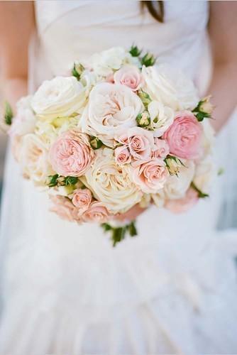 รูปภาพ:http://d2ktfdr1kgdrl7.cloudfront.net/20151113050042/soft-pink-wedding-bouquets-kristin-sweeting-334x500.jpg