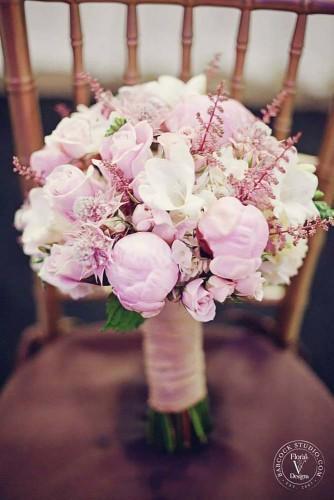 รูปภาพ:http://d2ktfdr1kgdrl7.cloudfront.net/20151113050042/soft-pink-wedding-bouquets-to-fall-in-love-with-sarah-babcock-studio-334x500.jpg