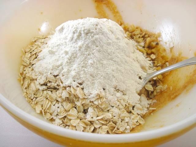 รูปภาพ:https://kathdedon.files.wordpress.com/2011/10/oats-and-flour-2.jpg