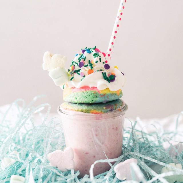 ภาพประกอบบทความ Strawberry Freakshake สูตรมิลค์เชคสตรอว์เบอร์รี่ฟินเวอร์ อร่อยเด็ดไม่ซ้ำใครสุดๆ