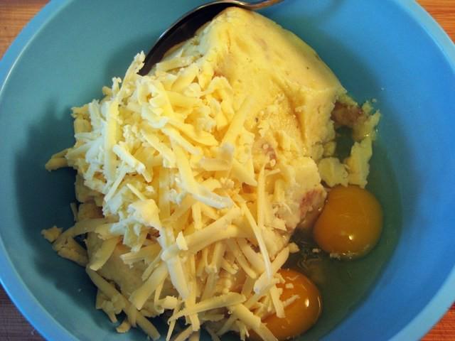 รูปภาพ:https://i0.wp.com/funnyloveblog.com/wp-content/uploads/2011/11/add-egg-and-cheese.jpg?resize=1024%2C768