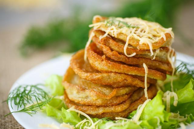 รูปภาพ:http://www.cheatsheet.com/wp-content/uploads/2015/08/fried-potato-pancakes-with-cheese.jpg