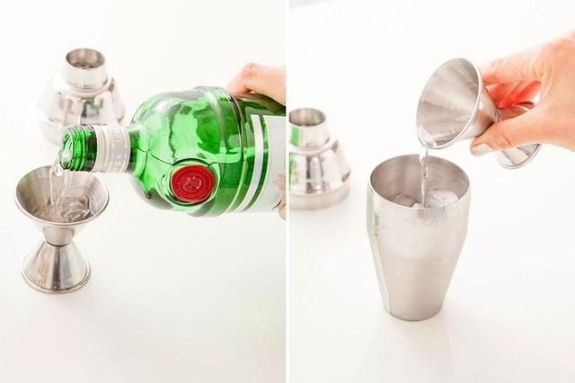 รูปภาพ:https://images.britcdn.com/wp-content/uploads/2014/04/4-Pouring-Gin.jpg?fit=max&w=800