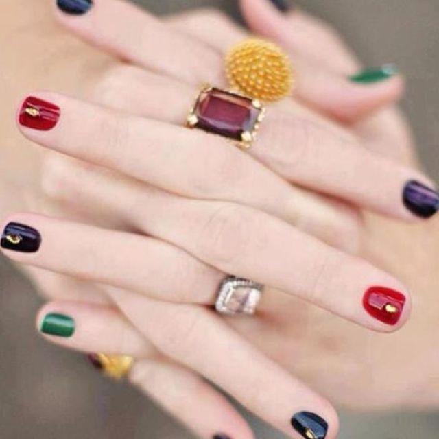 ตัวอย่าง ภาพหน้าปก:ส่องไอเดียสีสดใส แบบ 'Multicolored nail' สีสวยสดใสรับแดดเดือนเมษา 