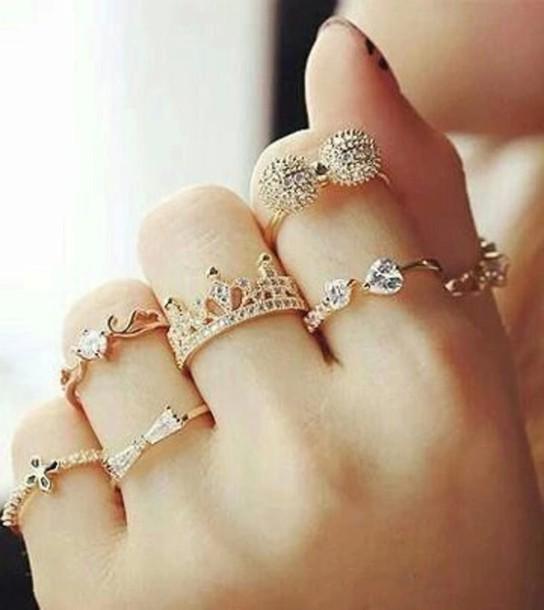รูปภาพ:http://picture-cdn.wheretoget.it/8lqxh4-l-610x610-jewels-cute+jewelry-golden+rings-silver+ring.jpg