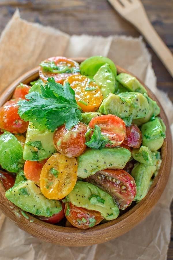 รูปภาพ:http://cooktoria.com/wp-content/uploads/2016/06/tomato-avocado-salad-14.jpg