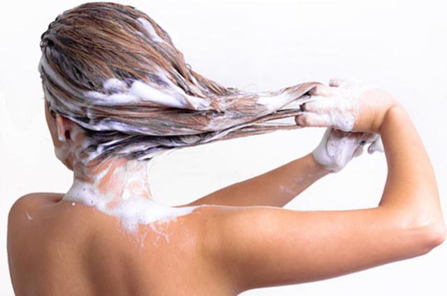 รูปภาพ:http://www.bitchyonline.com/wp-content/uploads/2014/06/shampooing-tips-for-hair-fall.jpg