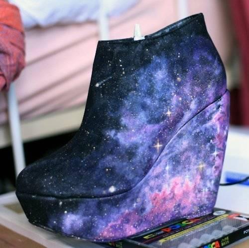 รูปภาพ:https://classyfyd.files.wordpress.com/2012/09/lllm-diy-inspiration-galaxy-prints-03.jpg