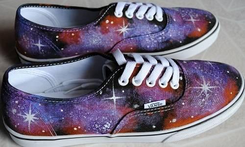 รูปภาพ:http://alldaychic.com/wp-content/uploads/2013/10/galaxy-shoes.jpg