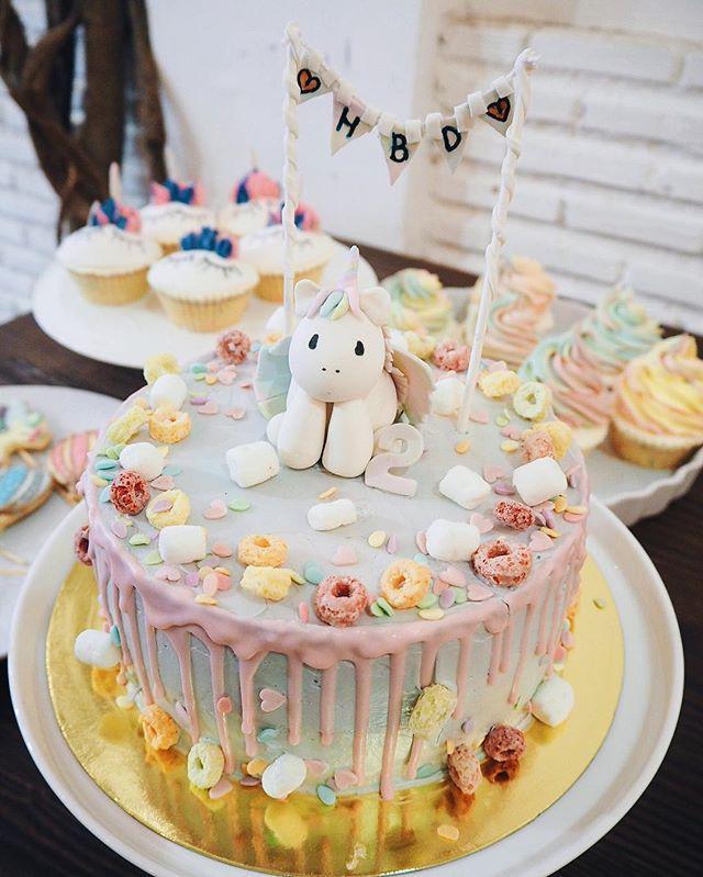 รูปภาพ:https://www.instagram.com/p/BO370RwhJSD/?taken-by=tintin_cake&hl=en