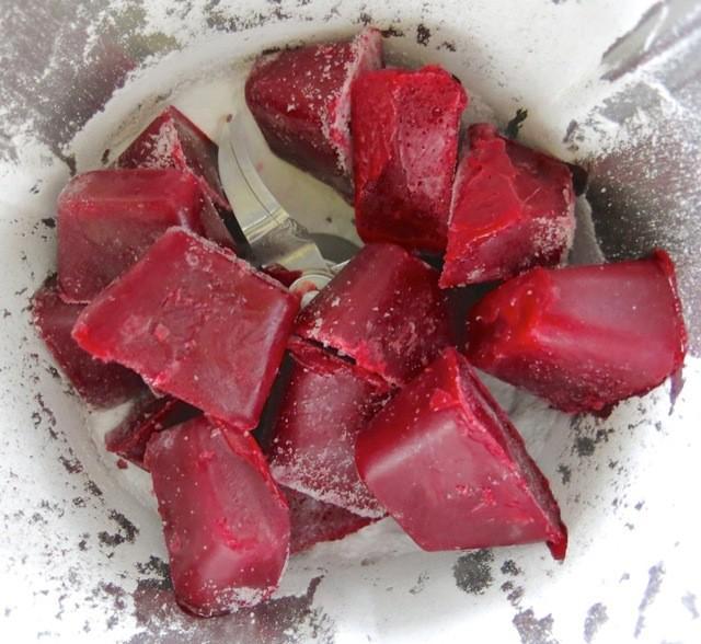 รูปภาพ:https://www.acanadianfoodie.com/wp-content/uploads/2016/08/10-Seedless-Raspberry-Ice-Cubes-in-TM-bowl.jpg