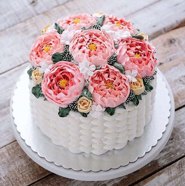 รูปภาพ:http://static.boredpanda.com/blog/wp-content/uploads/2017/03/spring-colourful-buttercream-flower-cakes-30-58d8b5d93220a__700.jpg