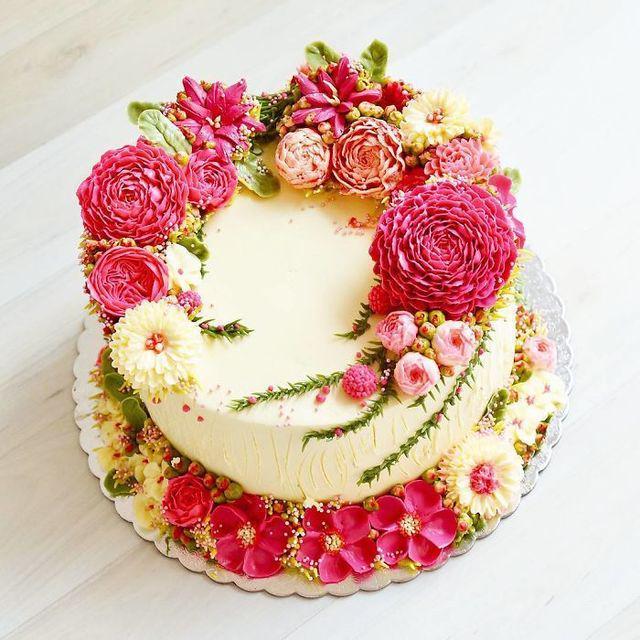 รูปภาพ:http://static.boredpanda.com/blog/wp-content/uploads/2017/03/spring-colourful-buttercream-flower-cakes-8-58d8b5a61f250__700.jpg