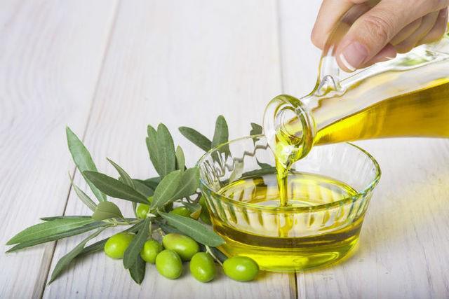 รูปภาพ:http://f.ptcdn.info/785/006/000/1372677992-OliveOil1-o.jpg