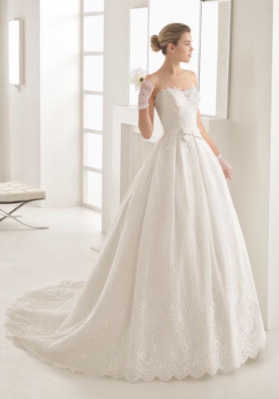 รูปภาพ:http://dfi5wu8thl82p.cloudfront.net/wp-content/uploads/2017/03/Two-By-Rosa-Clara-2017-classic-sweetheart-neckline-princess-wedding-dress-in-lace-with-scallop-lace-edge-hong-kong-01-560x800.jpg