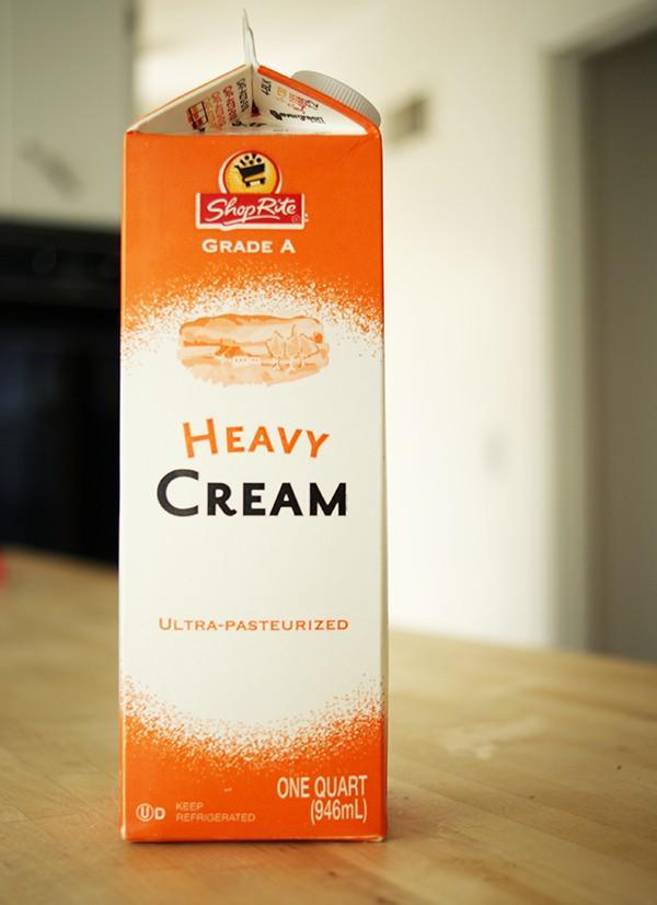 รูปภาพ:http://www.pastrypal.com/wp-content/uploads/2014/04/how_to_make_butter_cream.jpg