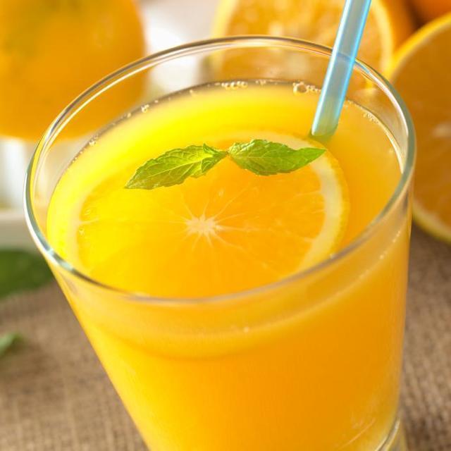 รูปภาพ:http://cf.ltkcdn.net/vitamins/images/slide/141776-693x693-OrangeJuice.jpg