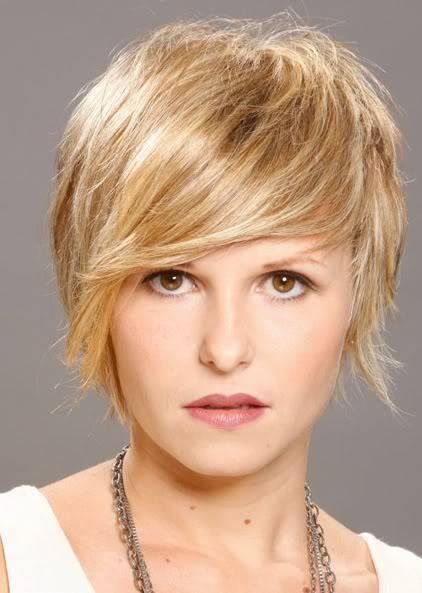 รูปภาพ:http://cache.s3.sistacafe.com/images/uploads/content_image/image/27762/1439875827-422x593-short-straight-hair-side-swept-bangs--.jpg