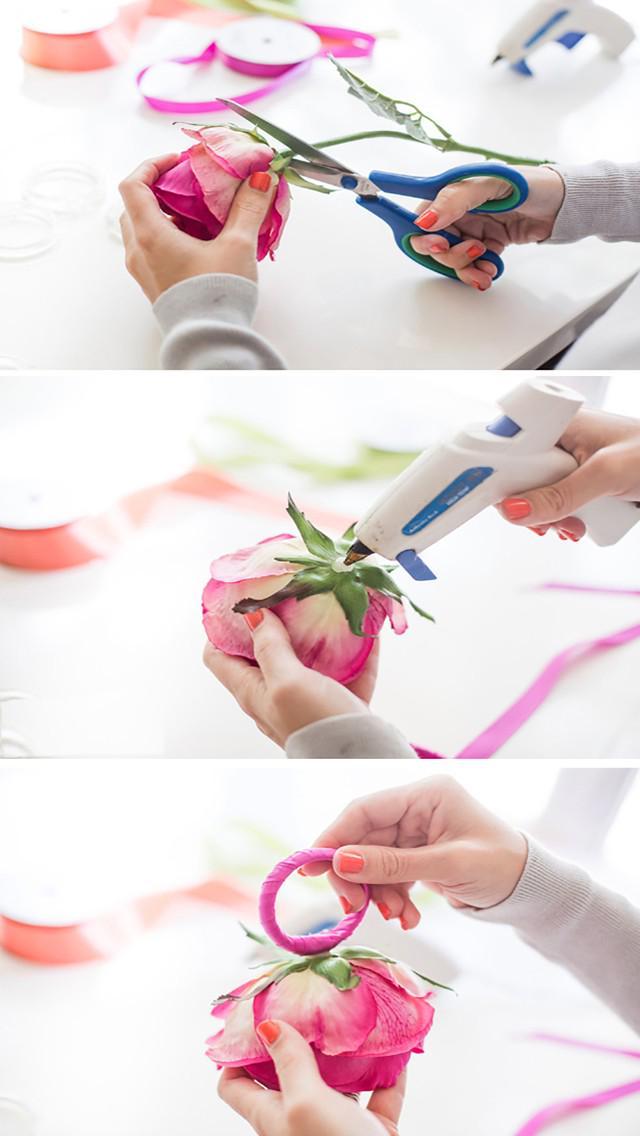 รูปภาพ:https://images.britcdn.com/wp-content/uploads/2017/02/DIY-Flower-Napkin-Ring-TheChic-copy.jpg