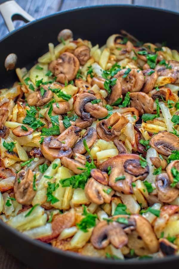 รูปภาพ:http://cooktoria.com/wp-content/uploads/2017/03/fried-potatoes-with-mushrooms-20.jpg