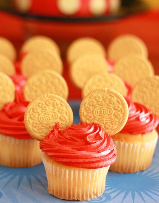 รูปภาพ:http://blog.chickabug.com/wp-content/uploads/2014/01/mickey-mouse-cupcakes.jpg